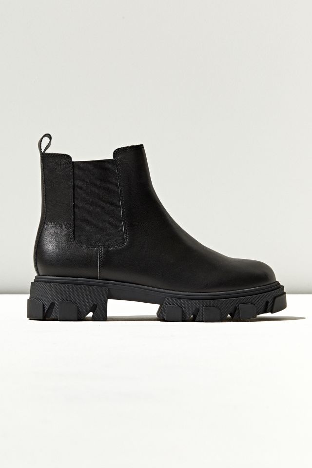 Lorenzo Chunky Chelsea Boot | Urban Outfitters