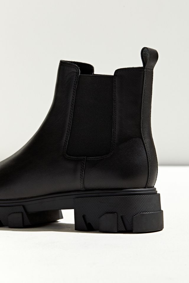 Black chelsea boots urban outfitters on sale