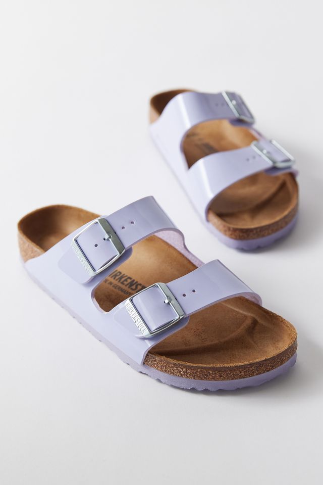 Pelmel skrivestil Stoop Birkenstock Arizona Birko-Flor Patent Sandal | Urban Outfitters