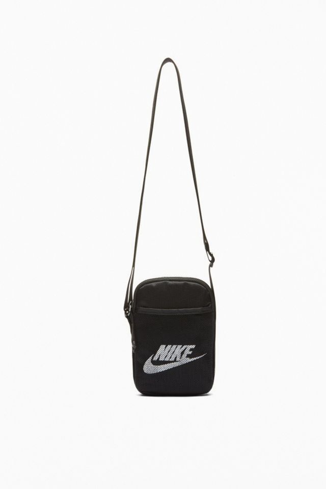 Nike Heritage Crossbody Pouch | Urban Outfitters