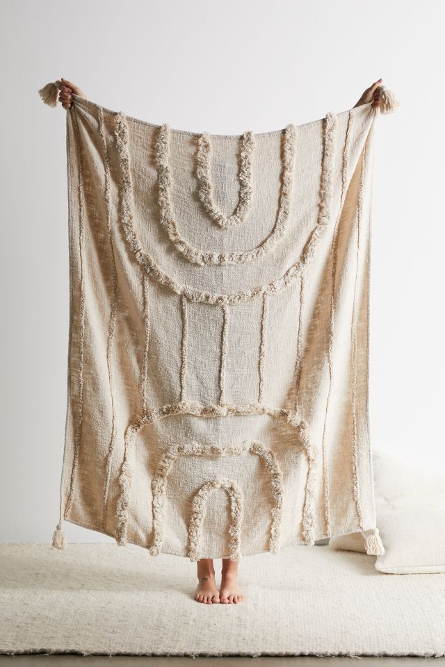 Modern Hilo Tufted Throw Blanket | Urban Outfitters