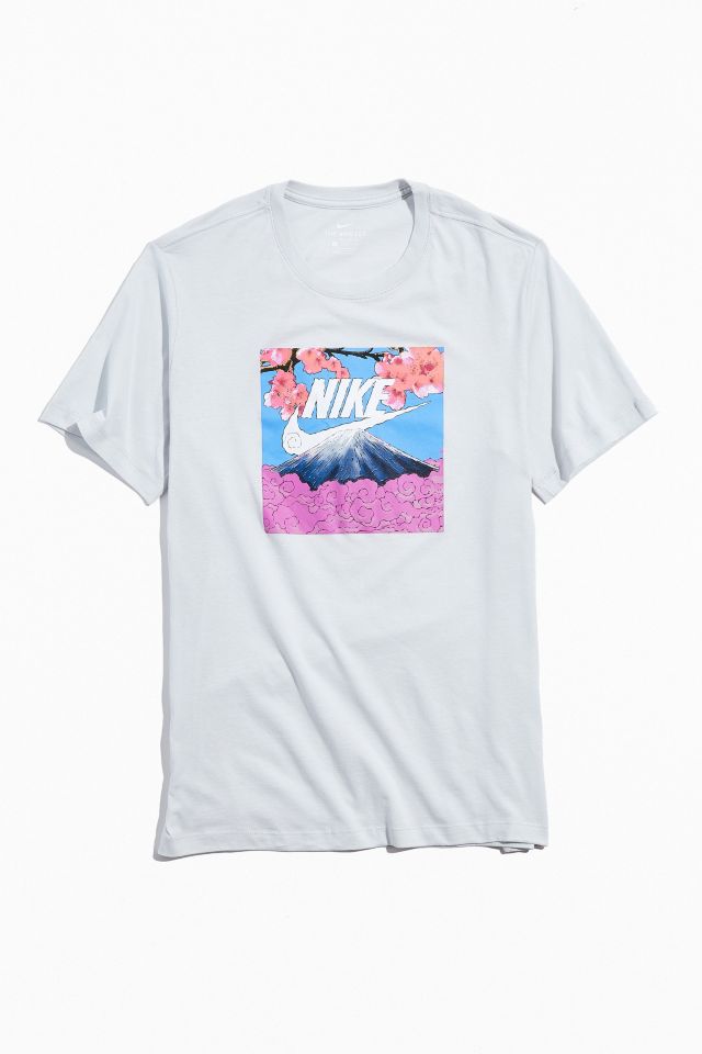 Nike Sportswear Manga Photo Tee
