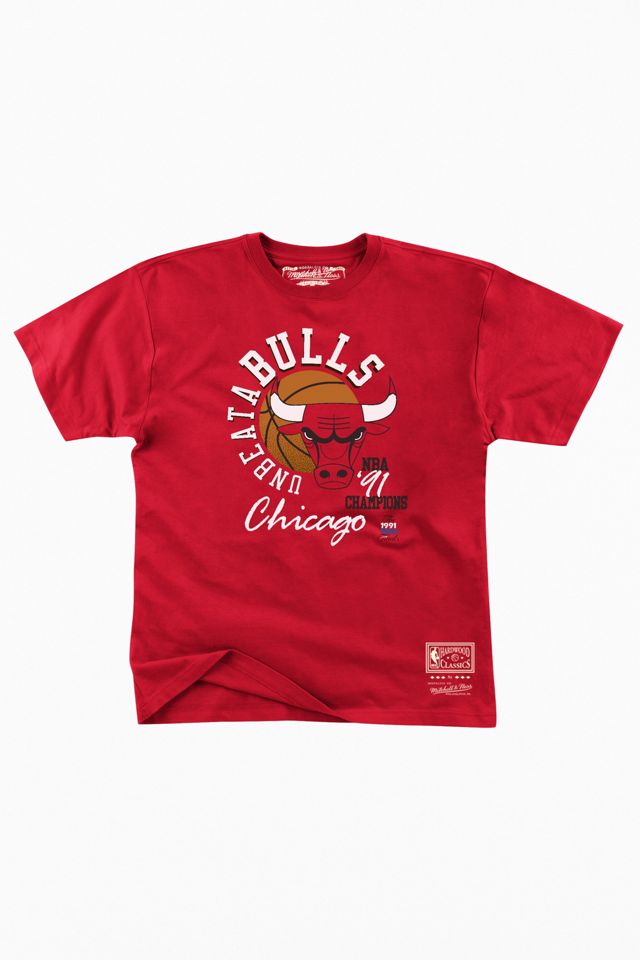 Mitchell & Ness Chicago Bulls Championship Tee | Urban Outfitters