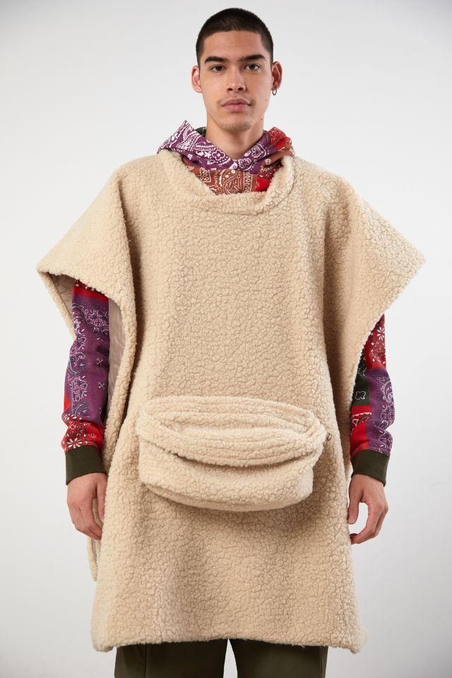 Prevail Wetland billede Asparagus Sherpa Poncho Jacket | Urban Outfitters