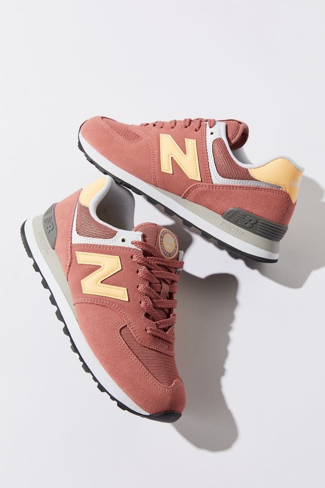 New balance women's urban outfitters best sale