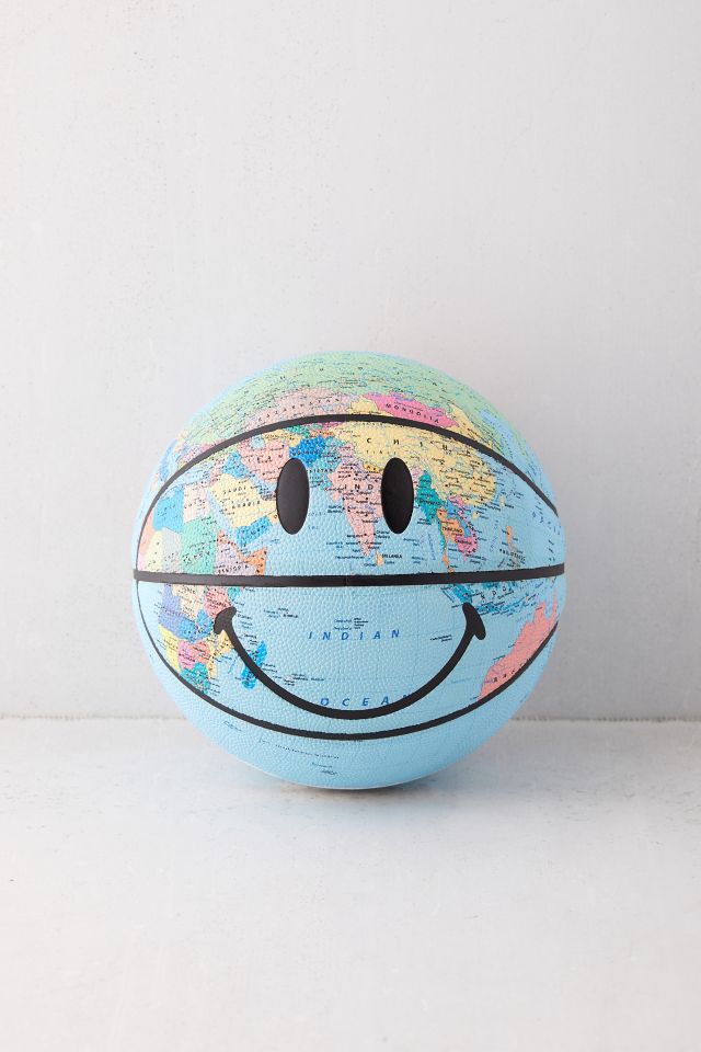 Urban Outfitters - 期間限定値下げ！日本未発売　smiley basket ball Chinatown Market X Smiley UO Exclusive Smiley Basketball