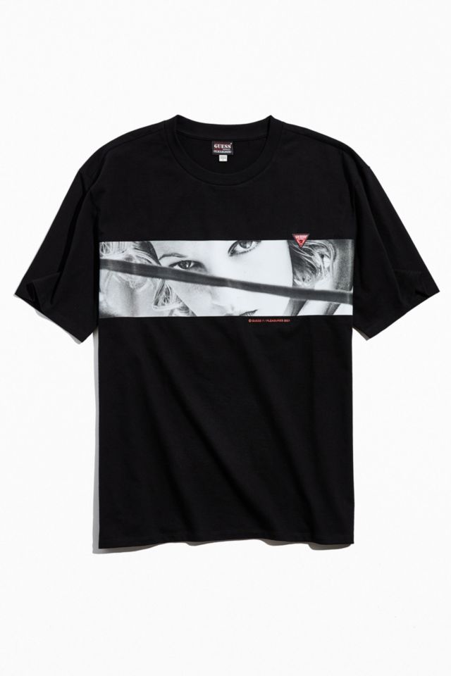 pølse tryk sollys GUESS ORIGINALS X Pleasures Graphic Tee | Urban Outfitters