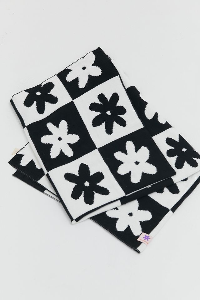 Lisa Says Gah Heidi Throw Blanket | Urban Outfitters 