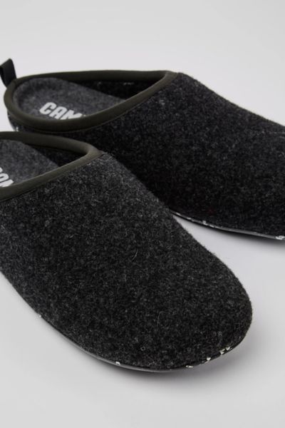 Urban outfitters best sale mens slippers