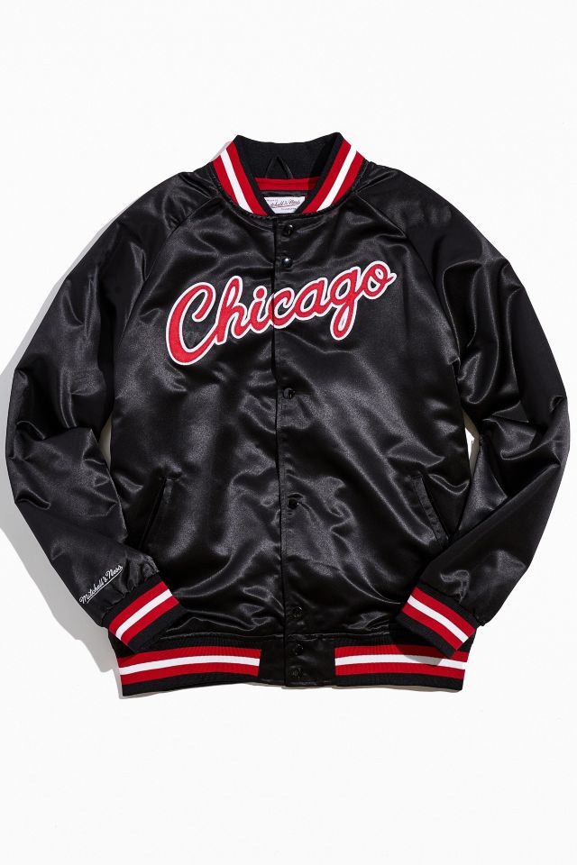 Bulls mitchell discount and ness jacket