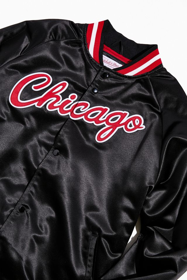 Mitchell & Ness Chicago Bulls Satin Jacket | Urban Outfitters