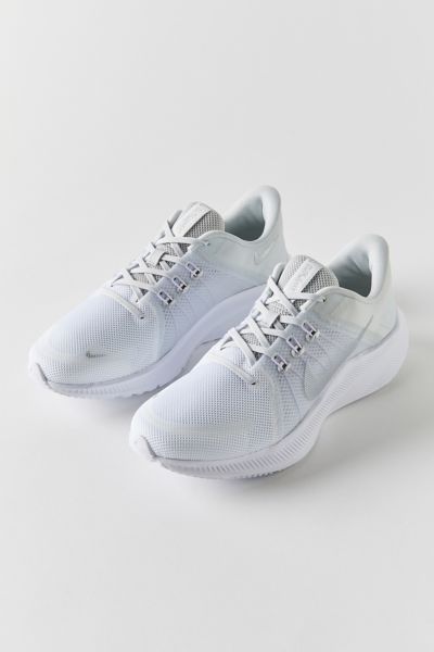 ✨美品✨NIKE WMNS Quest 4　24㎝ ホワイト メタリックシルバー ✨美品✨NIKE WMNS Quest 4 24㎝ ホワイト メタリックシルバー