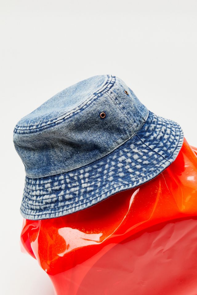 Urban Outfitters☆ チャーム付き♪ デニム・バケツハット Urban Outfitters☆ チャーム付き♪ デニム・バケツハット