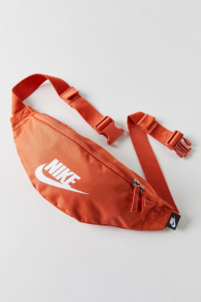 Nike Sportswear Heritage Belt Bag | Urban Outfitters