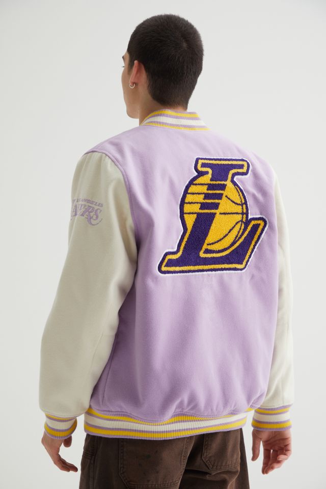 Mitchell & Ness Los Angeles Lakers Lightweight Jacket  Urban Outfitters  Mexico - Clothing, Music, Home & Accessories