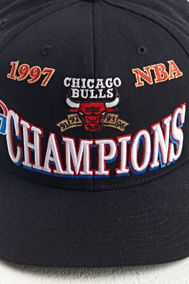Chicago Bulls Mitchell & Ness G2 Winners Cap