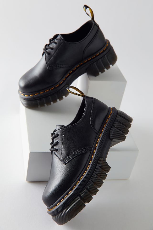 Dr. Martens Audrick Leather Platform Oxford | Urban Outfitters Canada