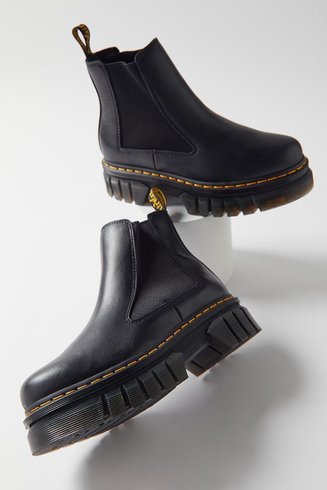 Doc marten platform hot sale chelsea boots