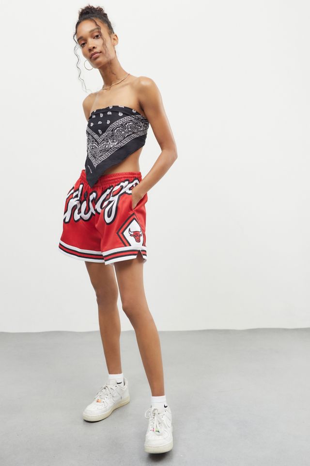 Mitchell & Ness Big Face Chicago Bulls NBA Tank Top  Urban Outfitters  Japan - Clothing, Music, Home & Accessories