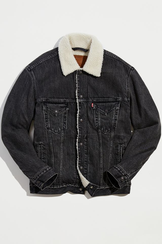 Levi's Vintage Fit Sherpa Lined Denim Jacket | Urban Outfitters