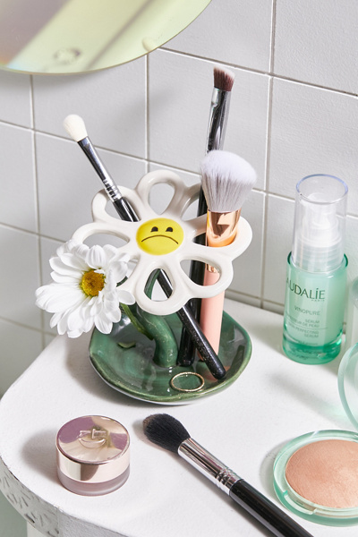 UrbanOutfitters ブラシホルダー　アクセサリーケース　小物入れ 61704870_010_b