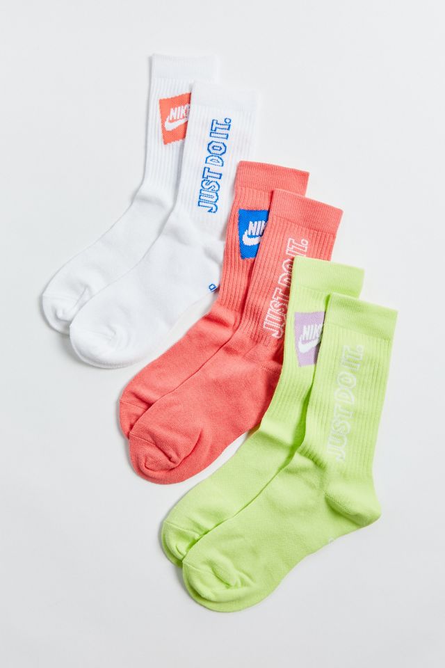 Nike Sportswear Everyday Essential Crew Sock 3-Pack | Urban Outfitters