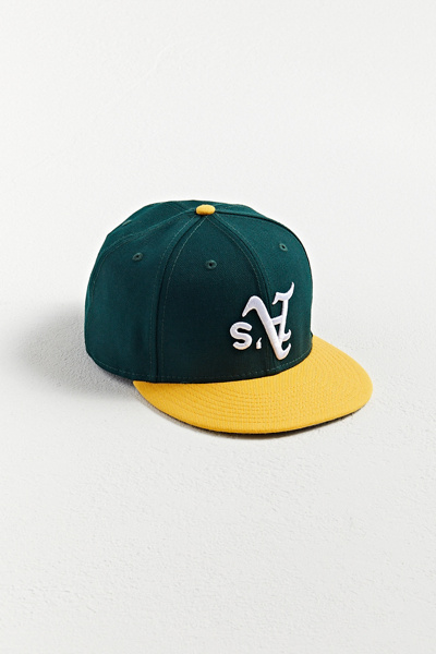 new era upside down logo hat