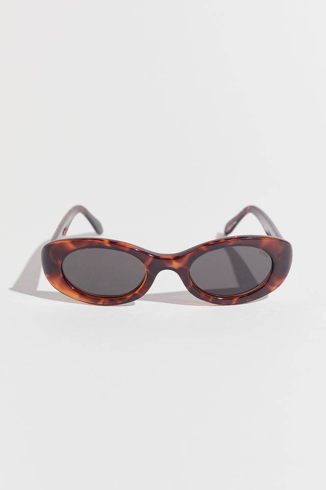 banaan Zuivelproducten Clip vlinder Vintage Minnow Oval Sunglasses | Urban Outfitters