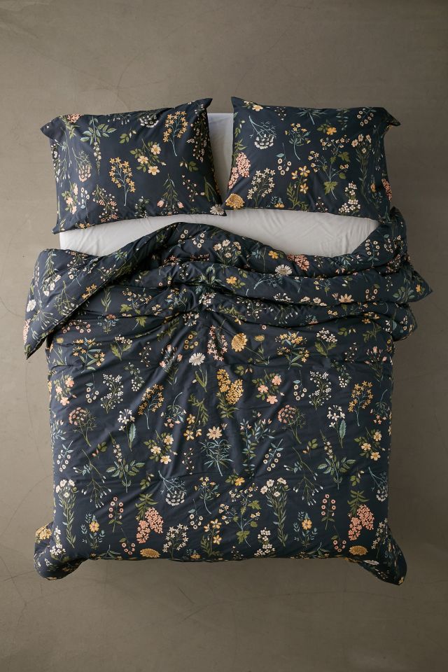 Does anyyyyybody know where I can buy this comforter or something very  similar? This is the Myla Floral comforter in Charcoal from Urban  Outfitters, but it's out of stock in the full/queen