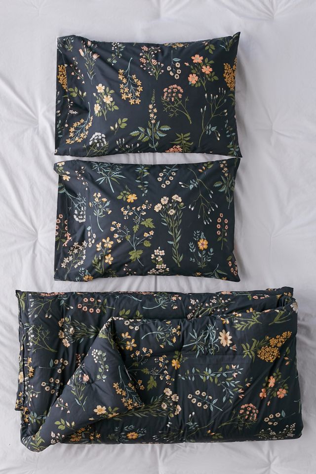 Does anyyyyybody know where I can buy this comforter or something very  similar? This is the Myla Floral comforter in Charcoal from Urban  Outfitters, but it's out of stock in the full/queen