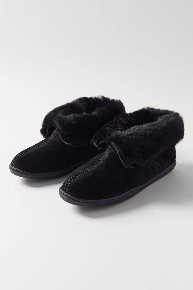 Minnetonka Sheepskin Ankle Boot Slipper