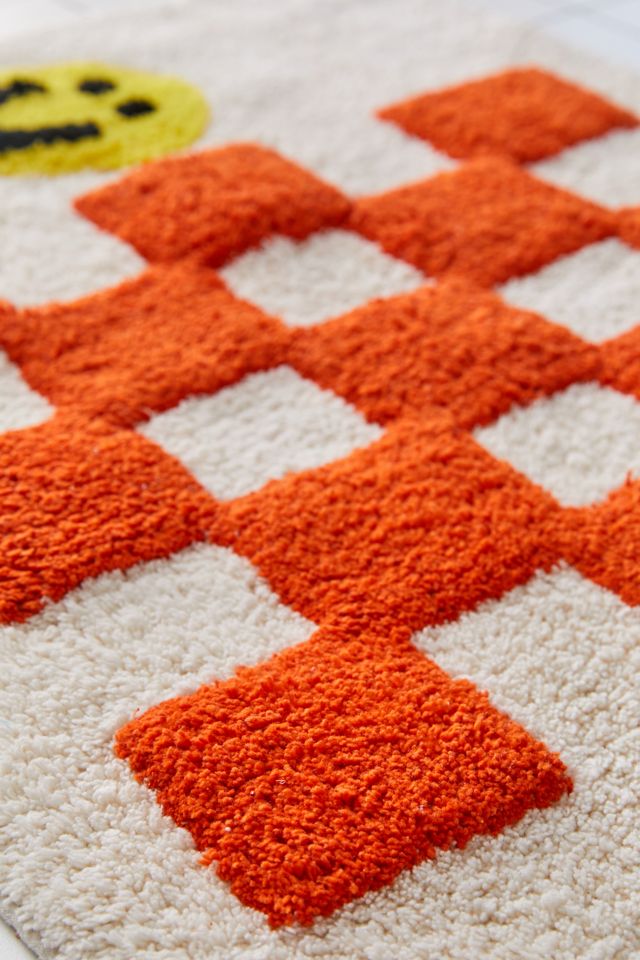DEGEN UO Exclusive Happy Face Tufted Bath Mat DEGEN UO Exclusive Happy Face Tufted Bath Mat