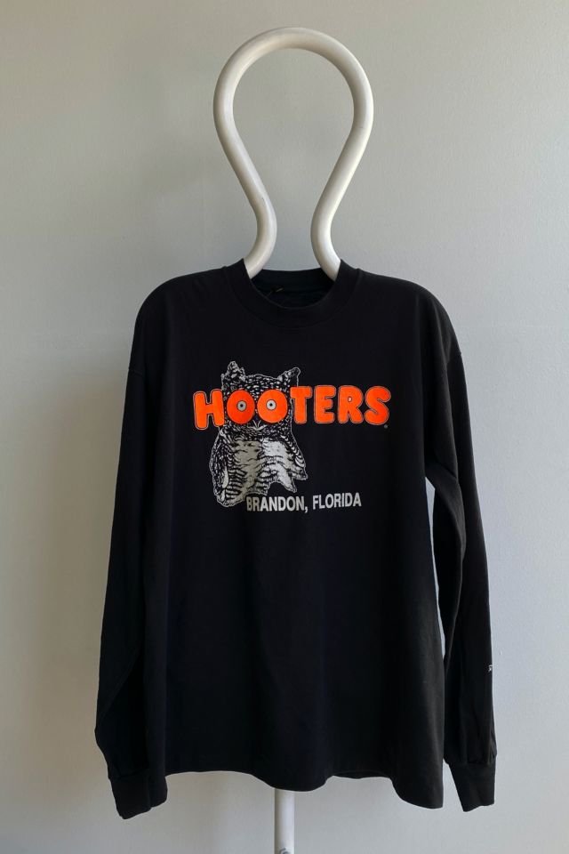 Vintage hooters online sweatshirt