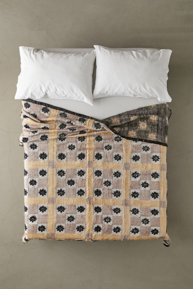 Beatrix Brushed Bed Blanket #1