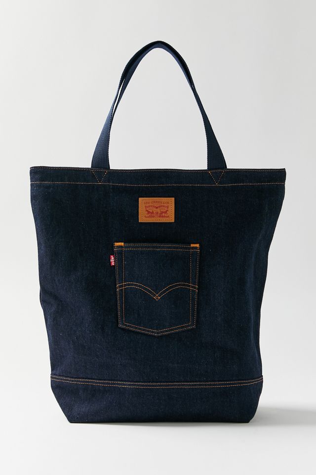 Levi’s Back Pocket Denim Tote Bag | Urban Outfitters