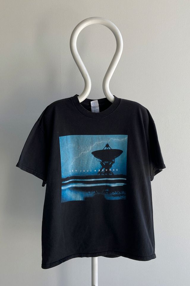 2003 Bon Jovi Bounce Music Tour T-Shirt Size XL | Urban 2003 Bon Jovi Bounce Music Tour T-Shirt Size XL | Urban