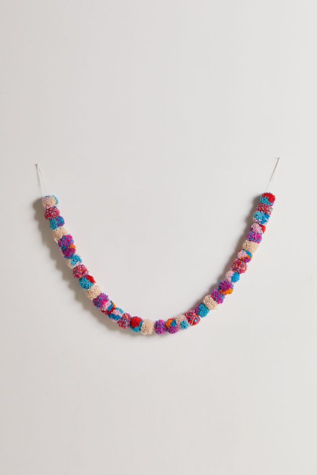 Lila Pompom Garland