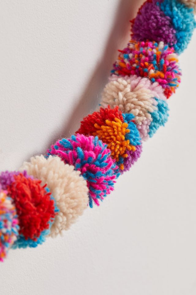 Lila Pompom Garland #1