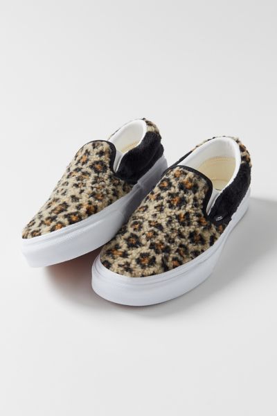 womens vans sherpa slip on