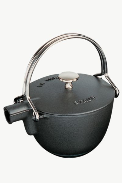 STAUB CAST IRON 1-QT ROUND TEA KETTLE IN BLACK MATTE AT URBAN OUTFITTERS