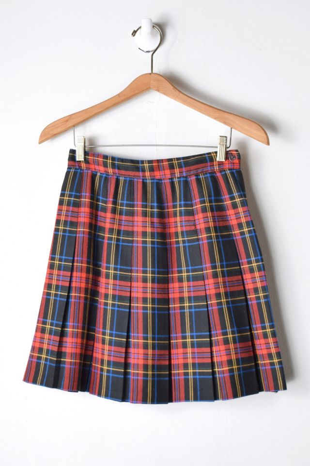 Vintage 90s Black & Red Pleated Plaid Mini Skirt | Urban Outfitters