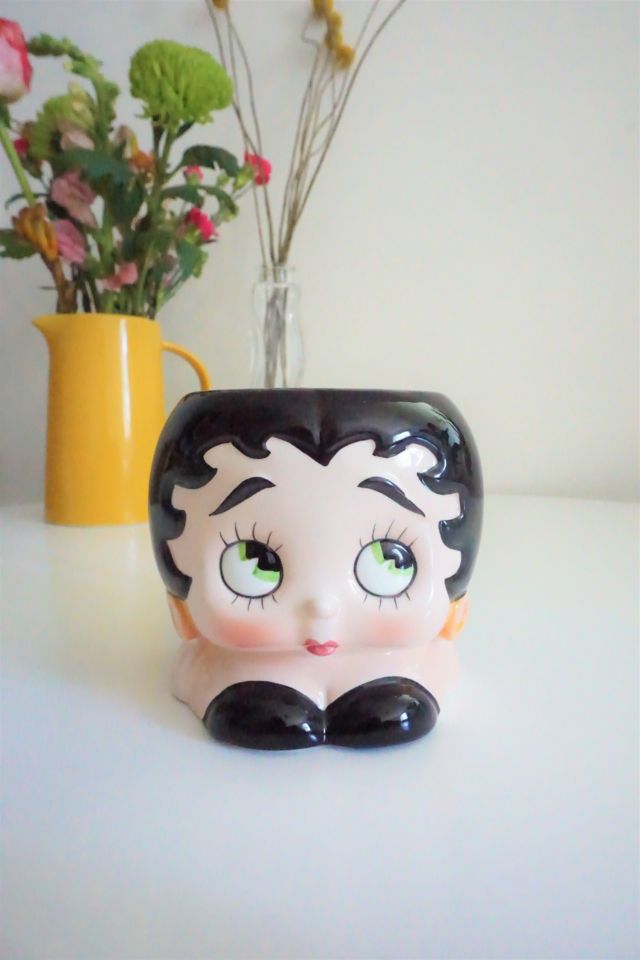 Betty Boop - Avenue of the Stars - Ceramic Mug Don't forget to pamper me