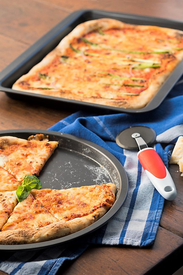 Ballarini Cookin'italy Pizza Pan Set In Matte Black At Urban Outfitters