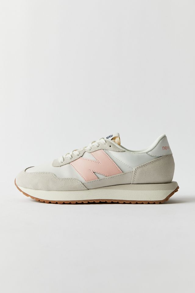 New Balance 237 Women's Sneaker | Urban Outfitters