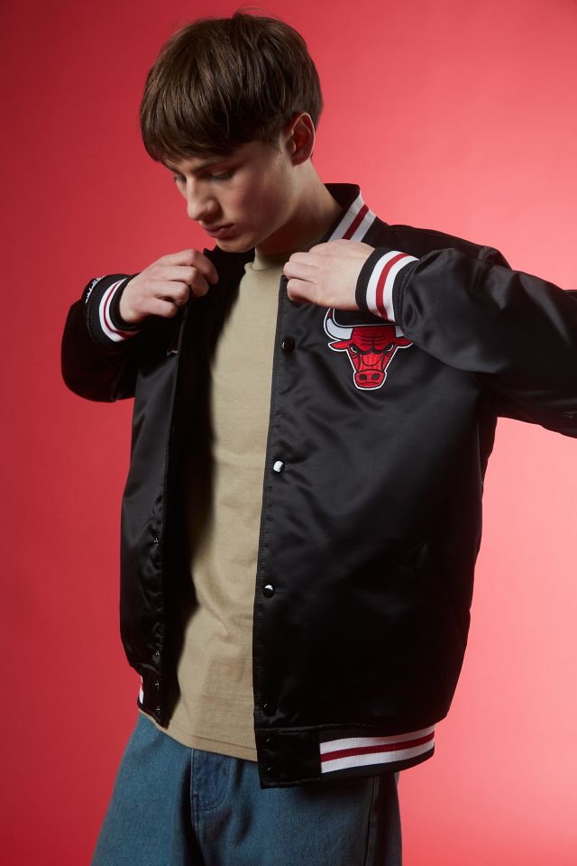 Mitchell & Ness NBA Heavyweight Satin Jacket Chicago Bulls Red