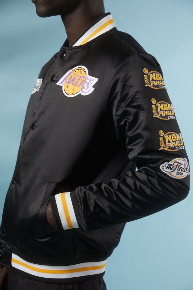 Mitchell & Ness Los Angeles Lakers Lightweight Jacket  Urban Outfitters  Mexico - Clothing, Music, Home & Accessories