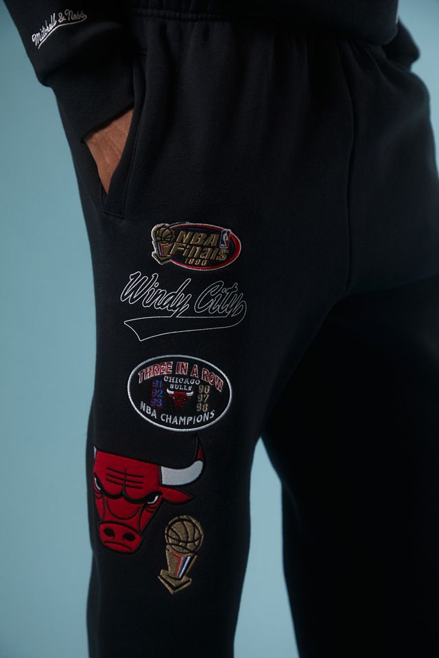 Mitchell & Ness Chicago Bulls ナイロンパンツ Ｍ Mitchell & Ness Chicago Bulls Patched Sweatpant | Urban Outfitters