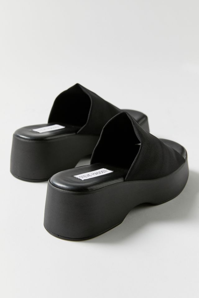 Steve Madden Slinky30 Platform Sandal | Urban Outfitters