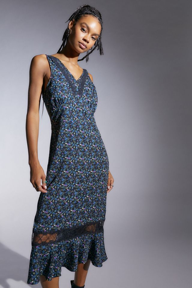 Daisy Street Floral V-Neck Midi Dress | Urban Outfitters