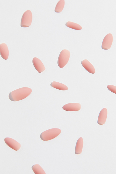 Static Nails Almond Reusable Pop-On Manicure Set | Urban Outfitters